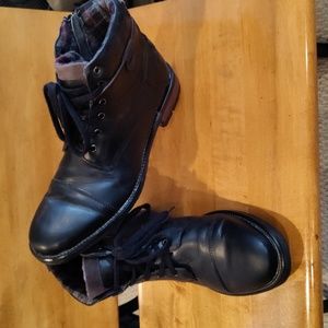 Structure fashion boots front tie side zip black size 10 plaid interior